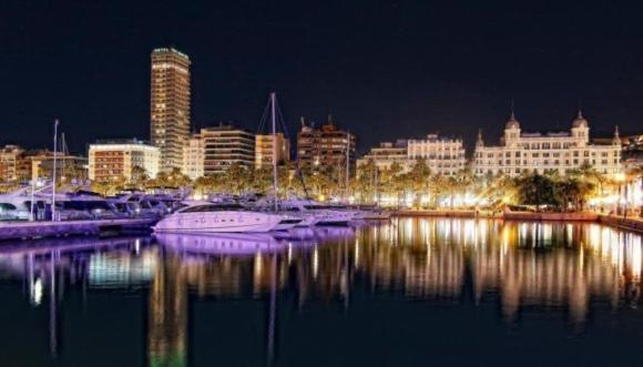 Centrum F لقنت المظهر الخارجي الصورة